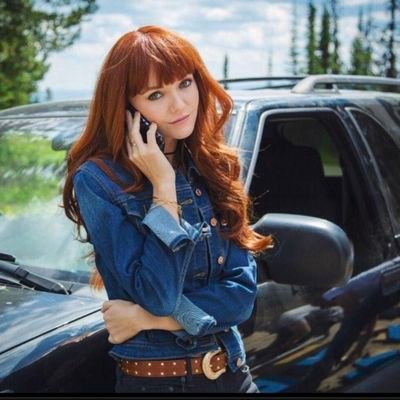 Works at Little Gem Antiques selling antiques. O.C.
Not Hannah Rose May. 21+MDNI
#ShadowMoonPack
@BigSkySterling is mine.#shy