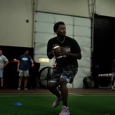 6’1/2026/Quarterback:3.0(agility-4.32/40 time-4.77)jaylenqb1@yahoo.com/ NCAA ID# 2404268072 📲:636 706 6998/top 20 qb in Missouri(class 26 prep zone)FHN