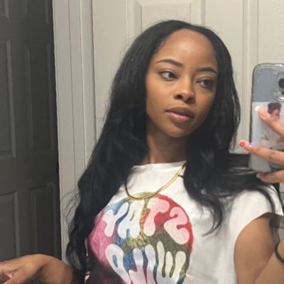 IG: @cometoindia | self taught nail tech🤍 @butterfli.techniques on IG 🦋