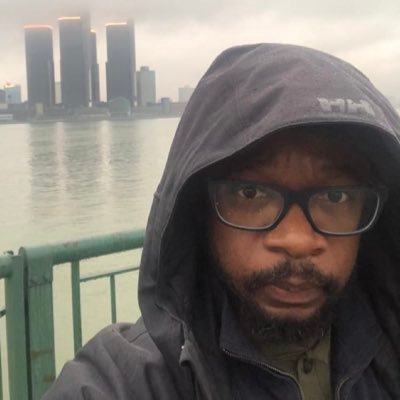 In the arena, trying stuff. All about COMMUNITY. Always building. @gethowzit, @joinlearnit. Born: 🇿🇲 Current📍: 🇨🇦