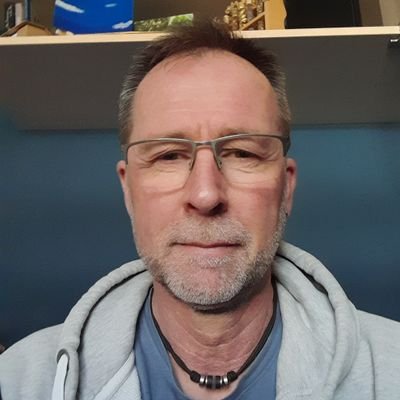 Ich bin Handwerker, Dummheit kann ich nicht reparieren, aber ich könnte das reparieren was Dummheit angerichtet hat. 🔨🪚🪛
Genieße meine künstlerische Freiheit
