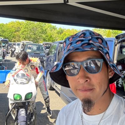 筆とペンキでいろんなもの描いてます!埼玉県川越市に実店舗あります。メインはヘルメットにピンストライプ &レタリング。店舗やキッチンカーにでっかいサインペイントも、アメ車にピンストライプ も。大きいものから小さいものまで。お問い合わせお気軽にDMお願いします。