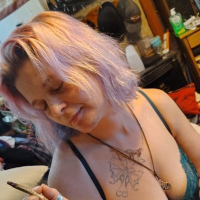 We are a fun loving polyamourous bi couple, we like to flirt chat and take naughty pics and videos for you. Looking for like minded people to get to know!