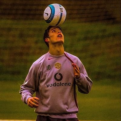 LeeConlane's profile picture. Glentoran 🐓                                                                  
Manchester United 👹