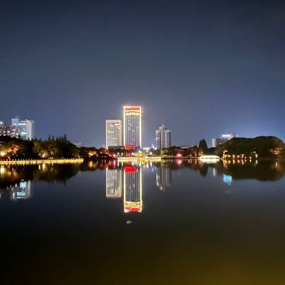 shoppin32121001's profile picture. 我曾经也有一双翅膀，只不过将其炖了汤。