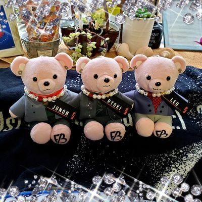 ザストから🐩最推しに♡LIVEの全力パフォ、リョキとメンバーの可愛いワチャワチャが大好き💕
孫3人のアラ還🐯3世代BESTY
娘🎁孫👧’10🧢/👧’16🐉/👶♂️’25??
孫👧のヨサコイ🪽応援📣👀
♡と無言フォロー失礼します🙏 逆は大歓迎です🥰