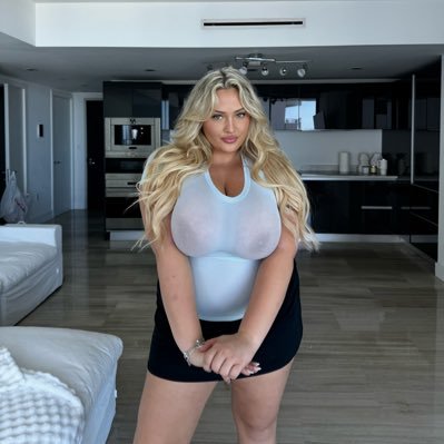bellescherriess's profile picture. best pair of 🍒 on twitter
