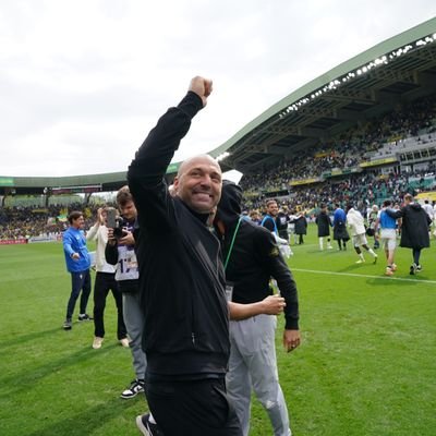 Quand ça va pas bien, quand ça va bien : 🖤🤍 Mauvais supporter d'#AngersSCO depuis 1993.
(@patscore.bsky.social sur Bluesky)