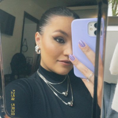 🪬🤍✨ apaixonada pela vida e viciada em música eletrônica.