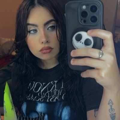 28 lgBtq 🇵🇷💍🧑🧑🧒🧒 𝔥𝔬𝔯𝔯𝔬𝔯 𝔤𝔥𝔬𝔲𝔩 🦇👻 always discussing the latest movies, shows & pop culture 🎞️📺📰🎤