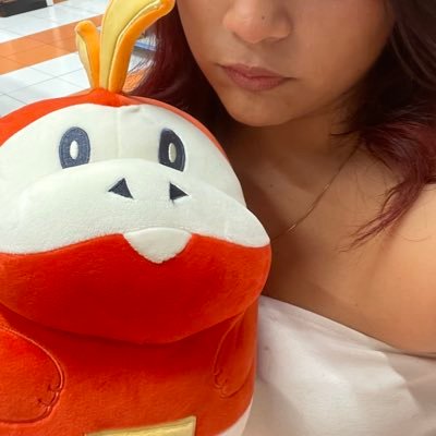 luvviiaa's profile picture. twitter es mi alter ego pero en persona estoy igual de loca                                Army Gillit Evol y cortis fan!!!!!!