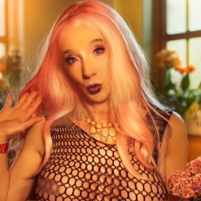 I'm transgender and proud to be the wife of @DomdeluxuryDDL.
#transgender #transgirl #bimbo #doll