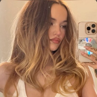 biaxxsh's profile picture. i love being Dove Cameron and fangirling in general 🎀