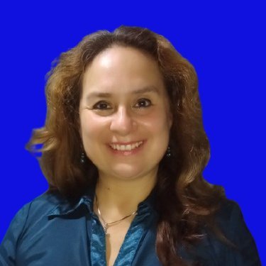 Maestra en Relaciones Públicas por la Universidad San Martín, Arqueóloga por la Universidad Nacional de Trujillo, con más de 20 años de experiencia profesional