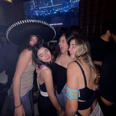 carlasv_a's profile picture. ..