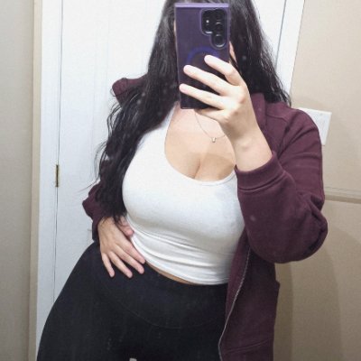 Gym body, teacher brain, single mom heart.
Can you handle all three?
DMs are welcome, make it raw 😈💌