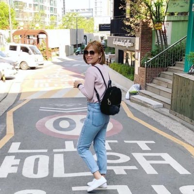 DinCuenca's profile picture. i come to twitter to talk to myself  if you read it that’s on you