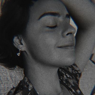 Corazón de mazapán 🫓 /
Ojos de avellana 💕 / espíritu de acuarela 🎨