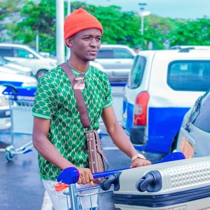 NiyonzimaE64492's profile picture. more info watsap +25767910756

  Mr confidence