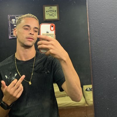 23anos /@Flamengo 🔴⚫/livrai-me todo mal amém..🙏👼 / Mãe 😍/VÓ😍 /💜 DEUS / enquanto houver Justiça pros pobres , os ricos não terá paz !😉👋 / 57 nato 🎭💰