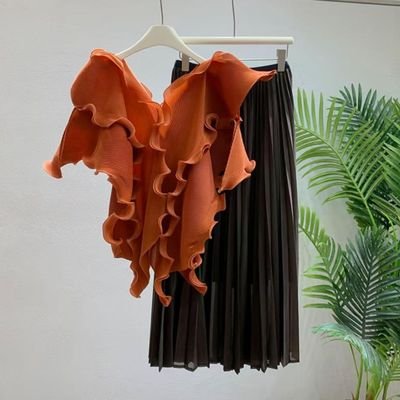 Dresses.....shirts...shoes.... bags and many more available....I love fashion ✨️ ♥️ 💖Kindly dm for more✨️🎉
