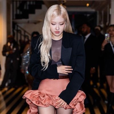 OT4; Rosé, Rosie, Roseanne, Rachel 🌹
*I'm not ROSÉ, I'll be nasty sometimes 😉