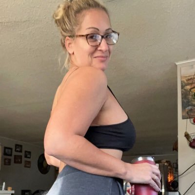 35+ single mom, open minded and enjoy exploring 👇❤️