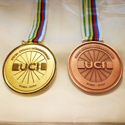 zuruihitoramen's profile picture. 自転車トラック競技🇯🇵 ケイリン世界女王🌈 ガールズケイリン史上初のグランプリスラマー☝ 佐藤水菜選手❤️‍🔥 @satomina15306 🐾を熱く応援してます🔥✊
自転車競技のスピード🚴💥
ガールズケイリンの華やかさ🚴‍♀️✨
ラーメンの美味しさ🍜🎶に夢中です🤤
味玉オンザライス大好き🐣