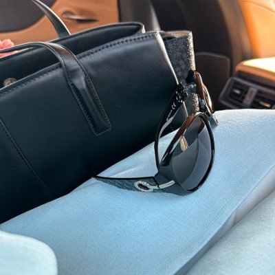 amalazab's profile picture. الاهْتِمام فَن لايُجيدُه سِوى عُشّاق الطُيور ..🌸🕊