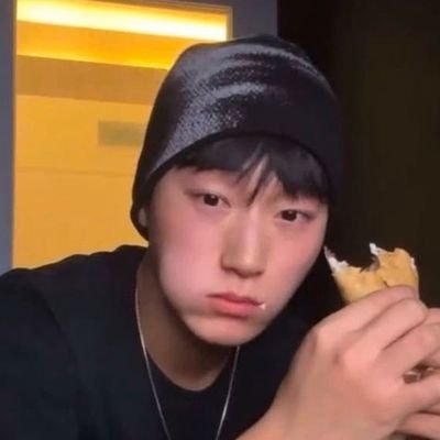 yeonseul246793's profile picture. 에이티니 투문 스테이 (원스에는 사랑입니다)
에이티즈 원어스 스키즈를 파는 떵삼이 입니더