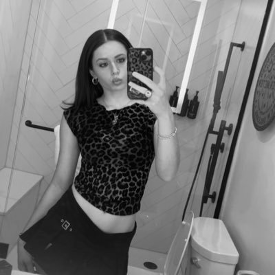 18 ⭐️ just a girl with wifi, a cracked screen and random opinions. here mostly documenting the slow collapse of society for fun. leaving cert 2025 student