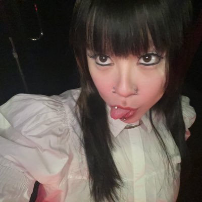 kaepi7_'s profile picture. listening to music