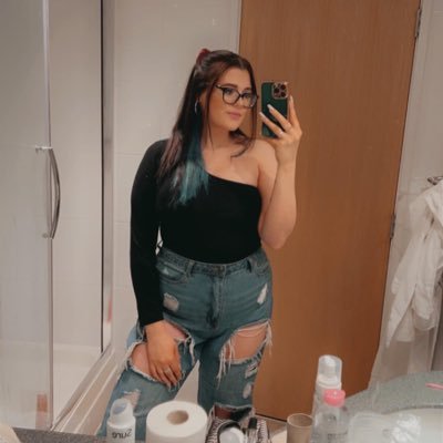 just your average 25 year old tweeting about the random shit that goes on in her life x she/her https://t.co/7BZaKATHub