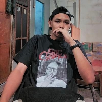 Ilham wahyudii anak soleh,rindu mengalir di nadi dan kau tetap tak menoleh
https://t.co/cmydE6mD8r
