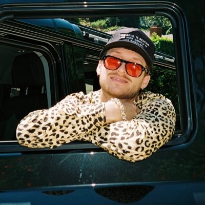 zach zuckerさんのプロフィール画像