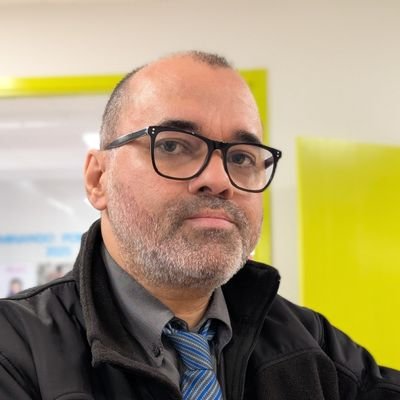 De Maracaibo - Estado Zulia - Venezuela
Católico -
Esposo y padre de 5 - ¡Viva Cristo Rey!