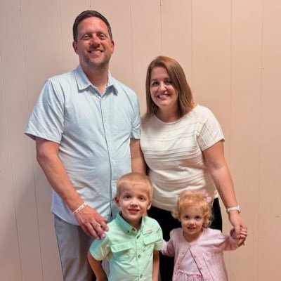 husband to @katyschlimgen - dad to Lyle and Leia - dog dad to Penny - teacher - coach