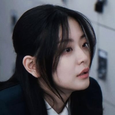 그냥 아무것도 모르겠고, 그녀만 보겠습니다.