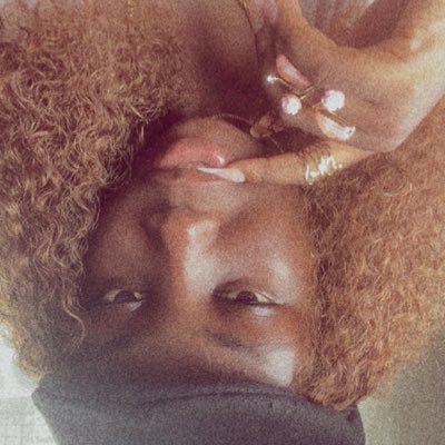 ICYMLola's profile picture. “is the devil playing me or is this my highest self?