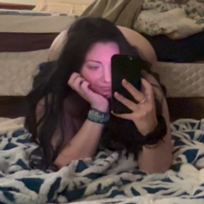 {18+} just a super horny girl online with a biggg surprise in the back 🤭🍑