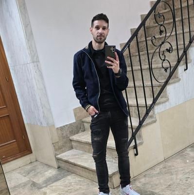 AngelBernal32's profile picture. 