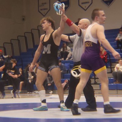 5’8,185 ,40-4.59 , broad 9 , vertical 31 ,squat 385 x2, bench 295 , hang clean 245 , Football , grade 11 https://t.co/OORHwDBCwq
