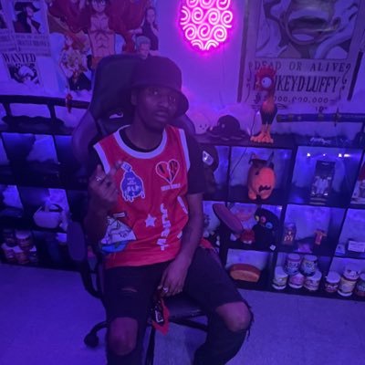 _LocoB_'s profile picture. YouTube- https://t.co/pF7JhldMhr