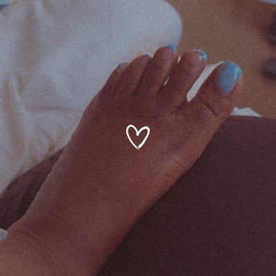 Soft soles, cute toes, and custom content made with love. Verified foot babe serving goddess energy daily. DM me your requests!