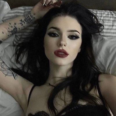 vampiricbby's profile picture. 
