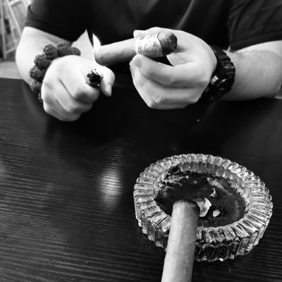 原创博主限时回归，发掘身边的反差女，喜欢的小哥哥请关注啦！为大家奉献骚女淫荡的一面！推特原创博主电报群：https://t.co/UywvMR4x5I