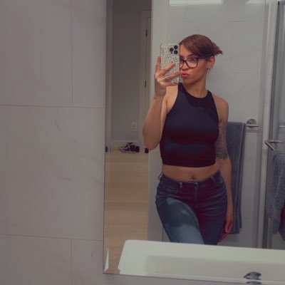 klaryssaamarie's profile picture. 24. 27. ❤️