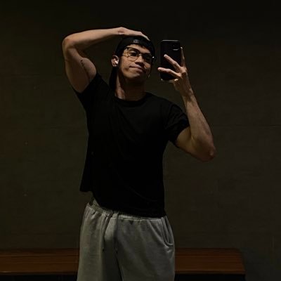 jhnnyscenes's profile picture. I post and delete | Engineer | LF for Sponsor | IG: https://t.co/8Z7zP0fz5z