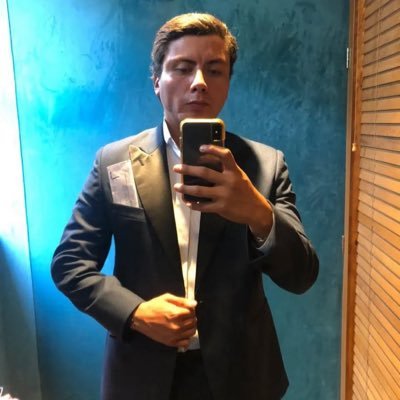 Soy un fragmento de las personas que me aman, que amo y que alguna vez amé.