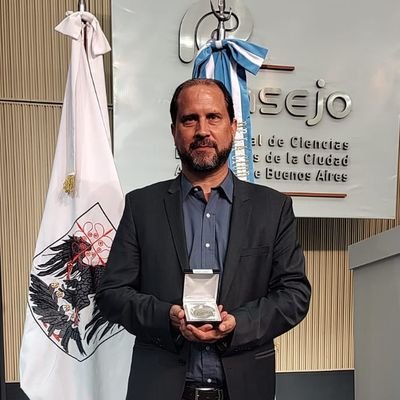 Contador Público (UCALP) - Perito - Máster en Gestión y Dirección de Empresas (Univ. Carlos III, Madrid) - Postgrado en Finanzas, (UB)